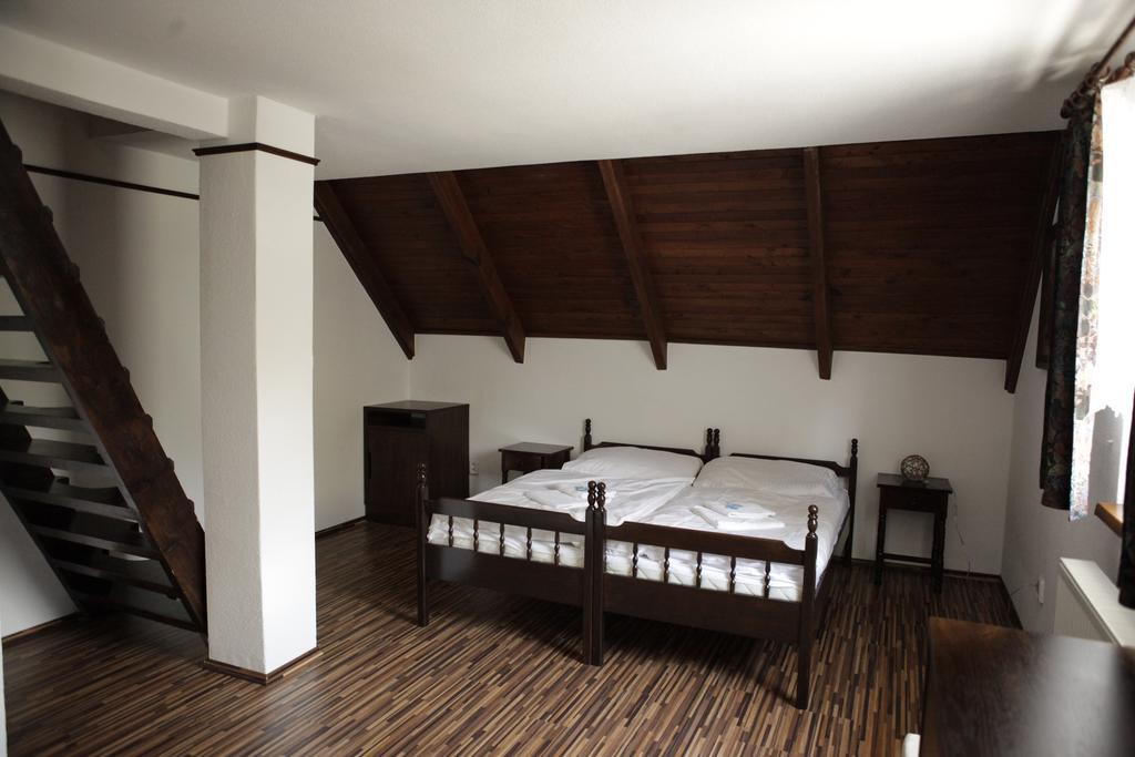 Motel M Malacky Habitación foto