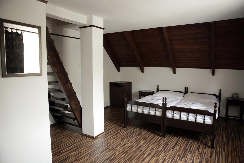 Motel M Malacky Habitación foto